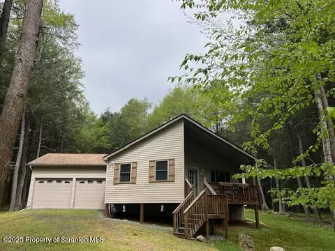 73 Holiday Dr, Albrightsville, PA 18210