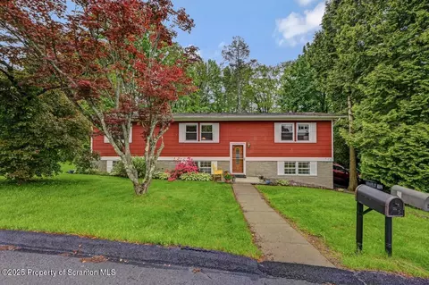 412 Barbara Dr, Roaring Brook Twp, PA 18444