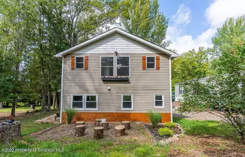 577 Duck Harbor Rd, Equinunk, PA 18417
