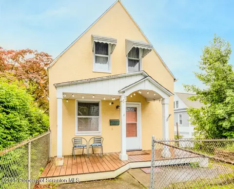 1304 Woodlawn St, Dunmore, PA 18512
