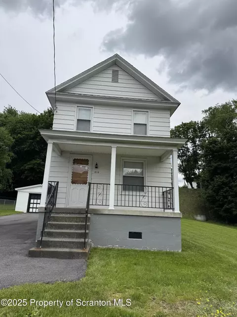618 Kossuth St, Throop, PA 18512