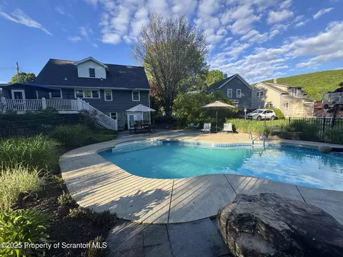 203 Wells St, Clarks Summit, PA 18411