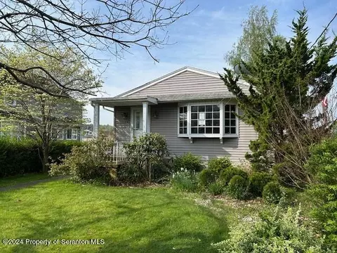 225 Oak St, Dickson City, PA 18519