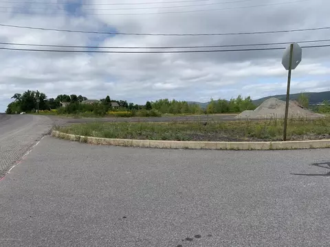 5 Underwood Road # l c, Throop, PA 18512