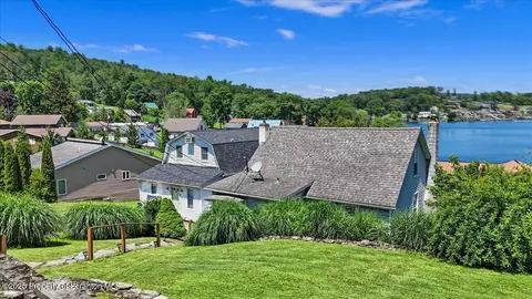 118 Evergreen Ln, Factoryville, PA 18419