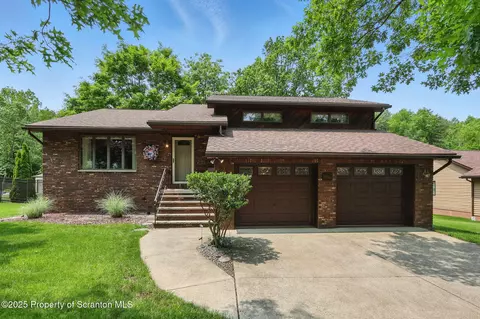 1016 Martarano Dr, Olyphant, PA 18447