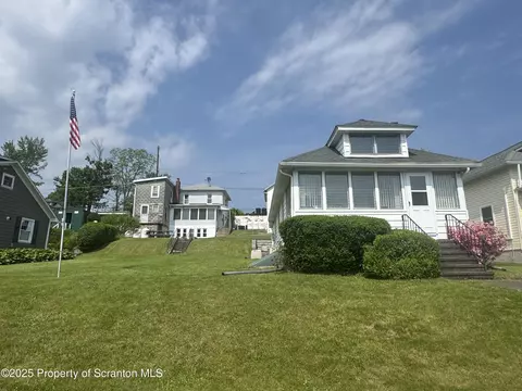 464 Point Rd, Lake Winola, PA 18625