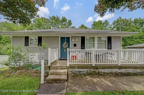 100 Bengar Dr, Scranton, PA 18505