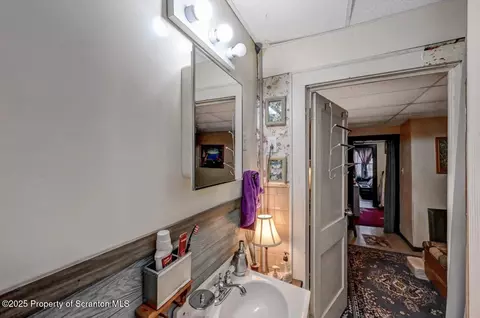 Bath - 1221 1223 Eynon St, Scranton, PA 18504 photo 3 of 6