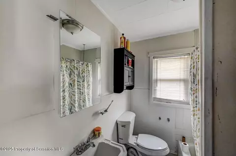 Bath - 1221 1223 Eynon St, Scranton, PA 18504 photo 4 of 6