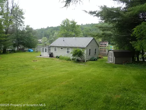 265 S Lk Rd, Montrose, PA 18801