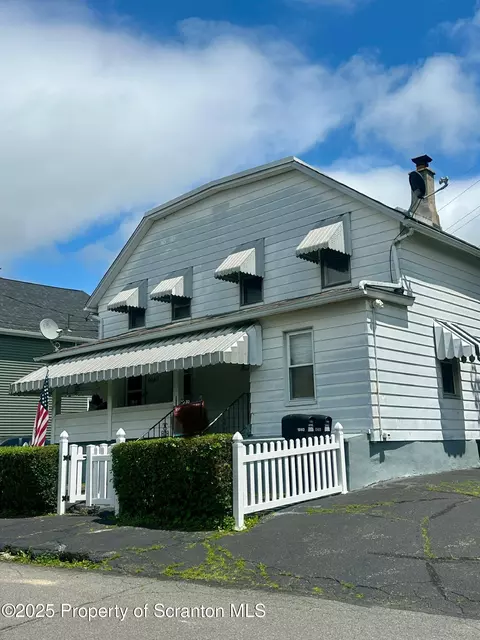 1040 Mark Ave, Dunmore, PA 18510