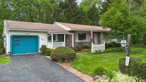 315 Delin Dr, South Abington, PA 18411