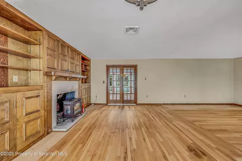 512 Thomas Dr, Dunmore, PA 18512 photo 14