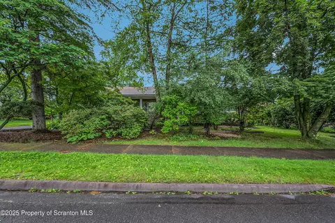 512 Thomas Dr, Dunmore, PA 18512 photo 51