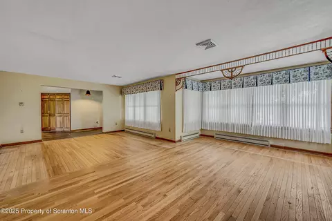 512 Thomas Dr, Dunmore, PA 18512 photo 11