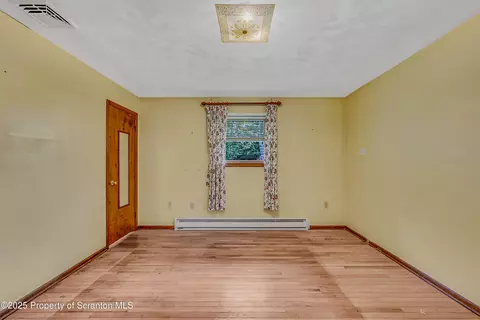 512 Thomas Dr, Dunmore, PA 18512 photo 21