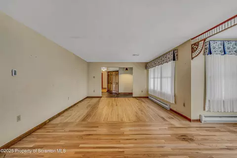 512 Thomas Dr, Dunmore, PA 18512 photo 12