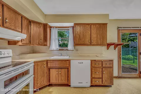512 Thomas Dr, Dunmore, PA 18512 photo 17