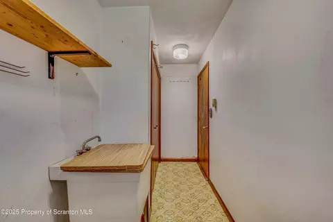 512 Thomas Dr, Dunmore, PA 18512 photo 29