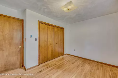 512 Thomas Dr, Dunmore, PA 18512 photo 23