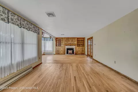 512 Thomas Dr, Dunmore, PA 18512 photo 13