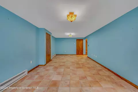 512 Thomas Dr, Dunmore, PA 18512 photo 41