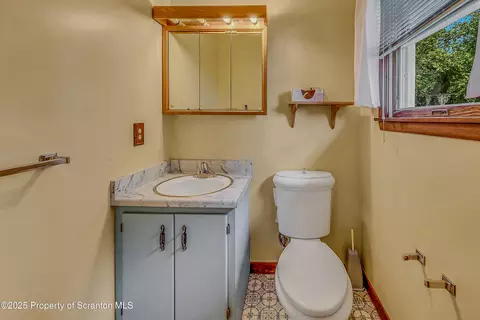 512 Thomas Dr, Dunmore, PA 18512 photo 24