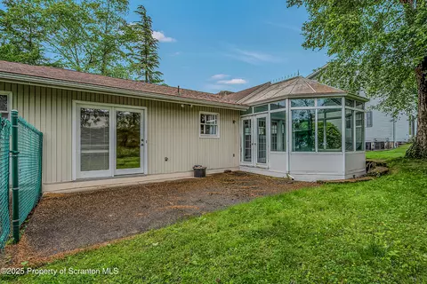 512 Thomas Dr, Dunmore, PA 18512 photo 46