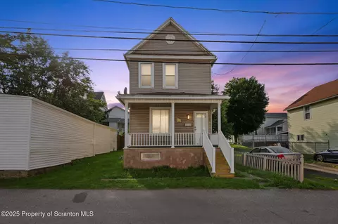 438 N Decker Ct, Scranton, PA 18504
