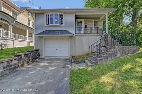 1307 Grandview St, Dunmore, PA 18509
