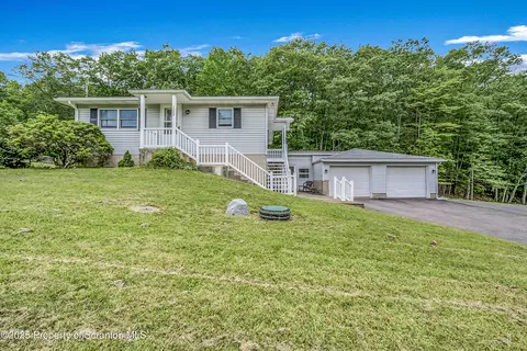 1009 Newton Rd, Clarks Summit, PA 18411