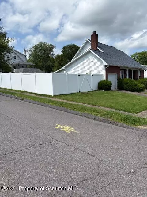 1050 Robert Rd, Old Forge, PA 18518 photo 2