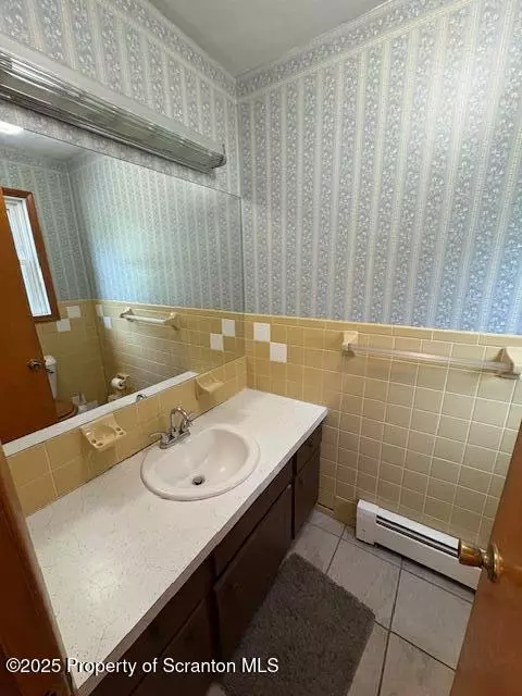 1050 Robert Rd, Old Forge, PA 18518 photo 12