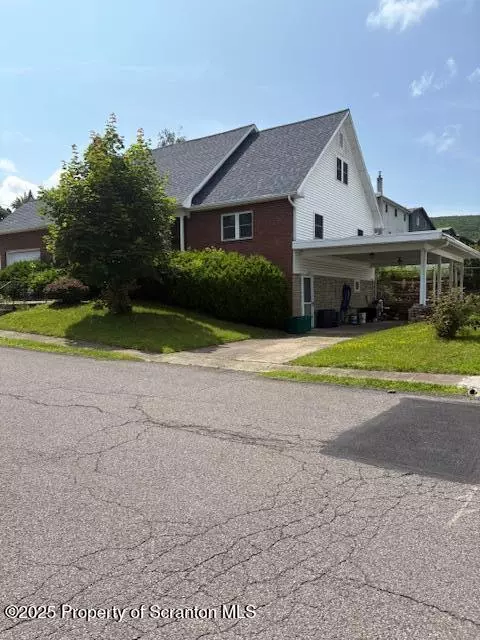 1050 Robert Rd, Old Forge, PA 18518 photo 3