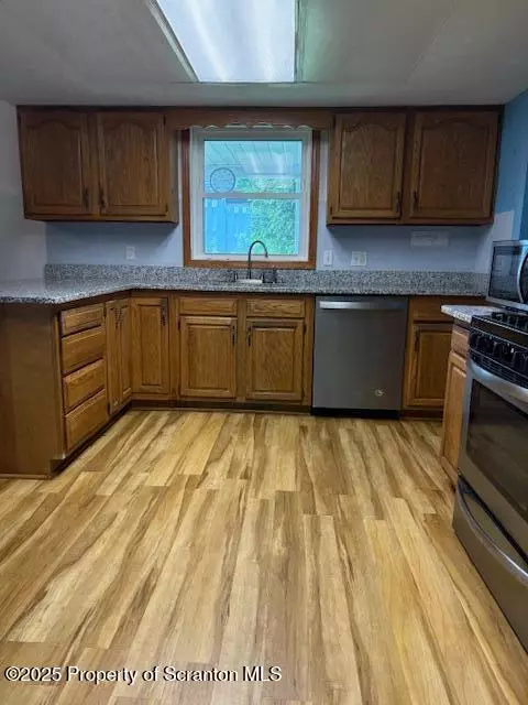 1050 Robert Rd, Old Forge, PA 18518 photo 5