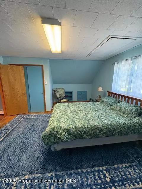 1050 Robert Rd, Old Forge, PA 18518 photo 21