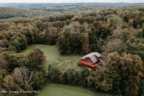 80 N Barnes Rd, Moscow, PA 18444
