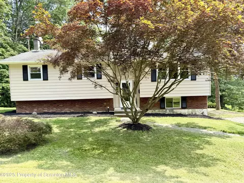 197 Columbus Dr, Archbald, PA 18403