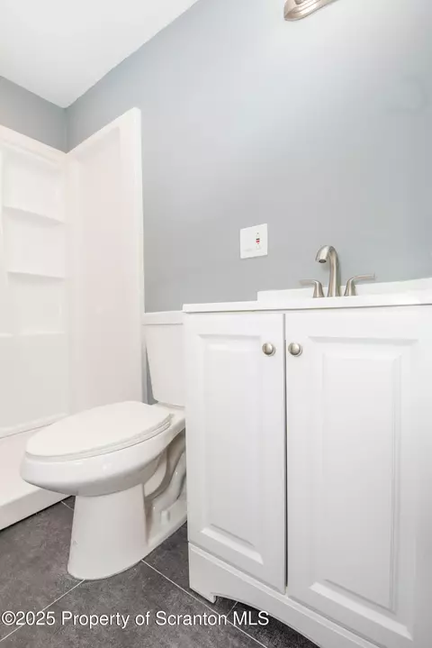 Bath - 98 Rose Ln, Old Forge, PA 18518 photo 3 of 6