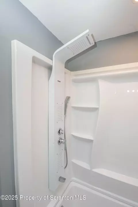 Bath - 98 Rose Ln, Old Forge, PA 18518 photo 6 of 6