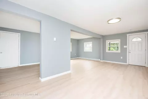 Living - 98 Rose Ln, Old Forge, PA 18518 photo 3 of 7