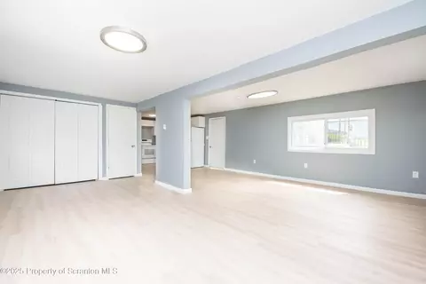 Living - 98 Rose Ln, Old Forge, PA 18518 photo 2 of 7