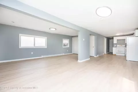 Living - 98 Rose Ln, Old Forge, PA 18518 photo 5 of 7