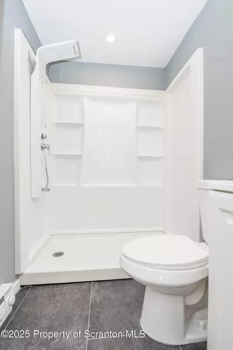 Bath - 98 Rose Ln, Old Forge, PA 18518 photo 2 of 6