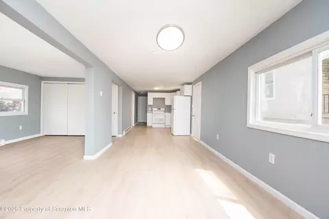 Living - 98 Rose Ln, Old Forge, PA 18518 photo 6 of 7