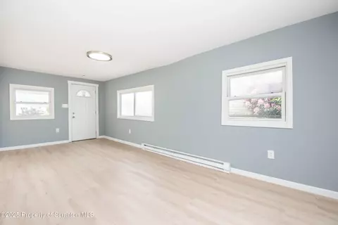 Living - 98 Rose Ln, Old Forge, PA 18518 photo 4 of 7