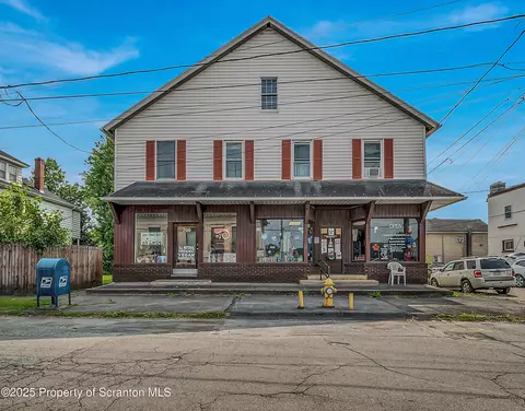 700 Poplar St, Mayfield, PA 18433