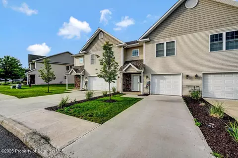 333 Shadow Wood Cir, Archbald, PA 18403