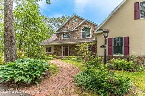 72 Adams Dr, Waymart, PA 18472